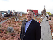 Markus Mensch hatte mit Sabine Ememrich eingeladen zum mplus Get-Together auf der spektakulären Terrasse "Heaven7" von Prof. FLATZ (©Foto: Martin Schmitz)